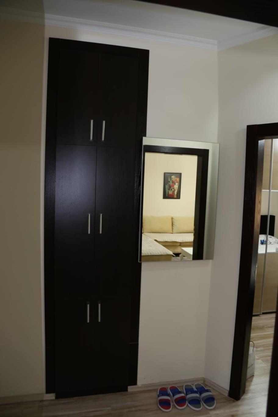 Ergi'S Host Apartment Tirana Buitenkant foto