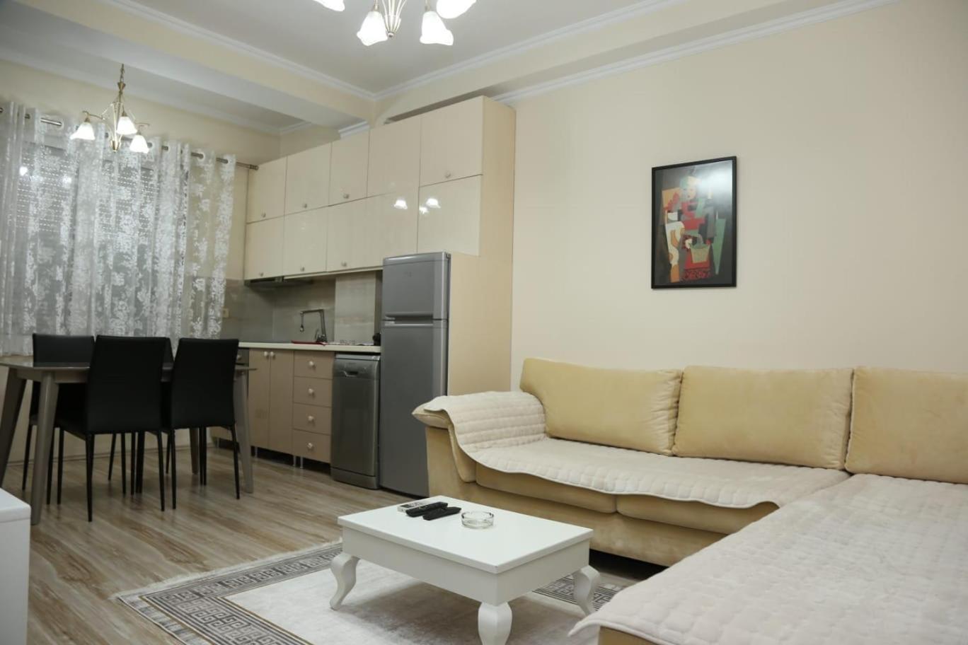 Ergi'S Host Apartment Tirana Buitenkant foto